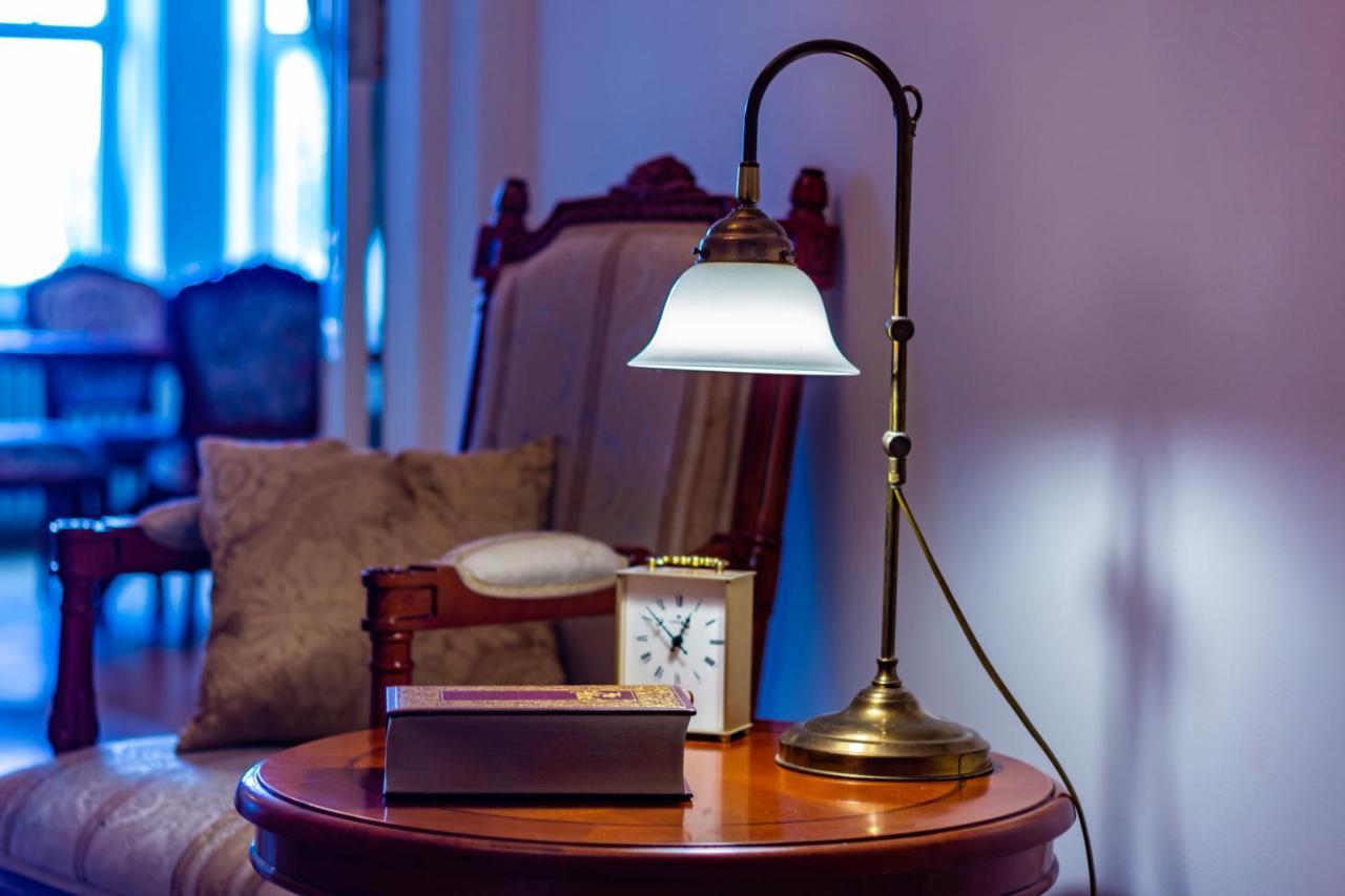 Classic Style Apartment In The Center Of รีกา ภายนอก รูปภาพ