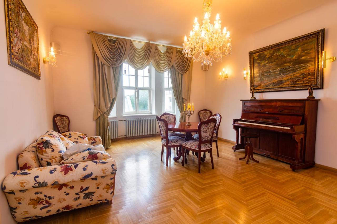 Classic Style Apartment In The Center Of รีกา ภายนอก รูปภาพ