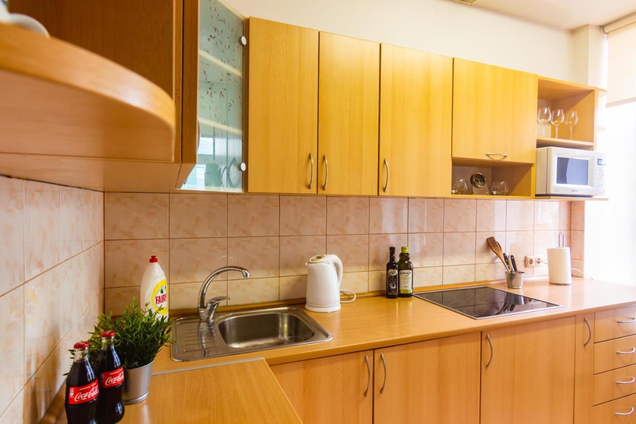 Classic Style Apartment In The Center Of รีกา ภายนอก รูปภาพ