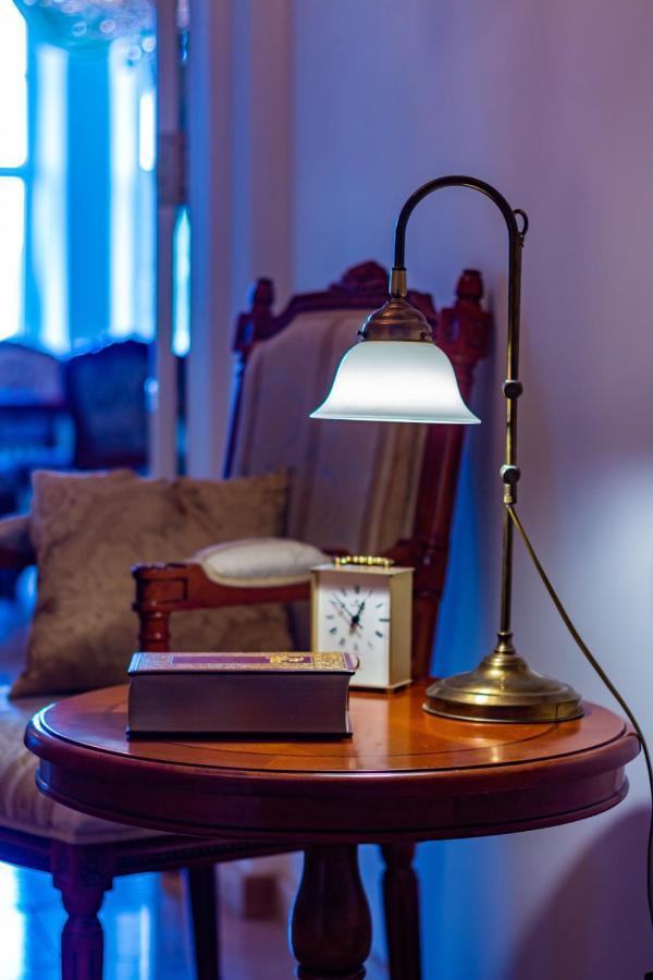Classic Style Apartment In The Center Of รีกา ภายนอก รูปภาพ