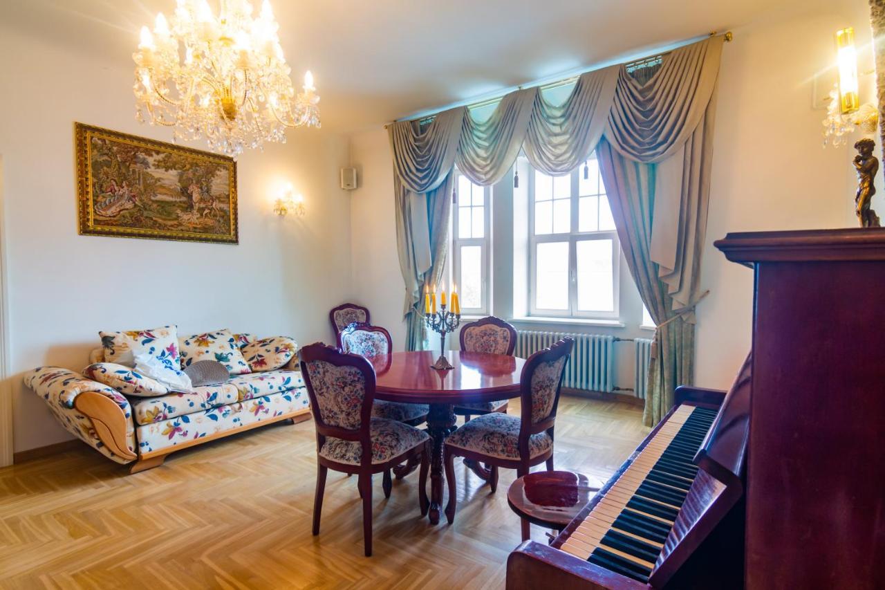 Classic Style Apartment In The Center Of รีกา ภายนอก รูปภาพ